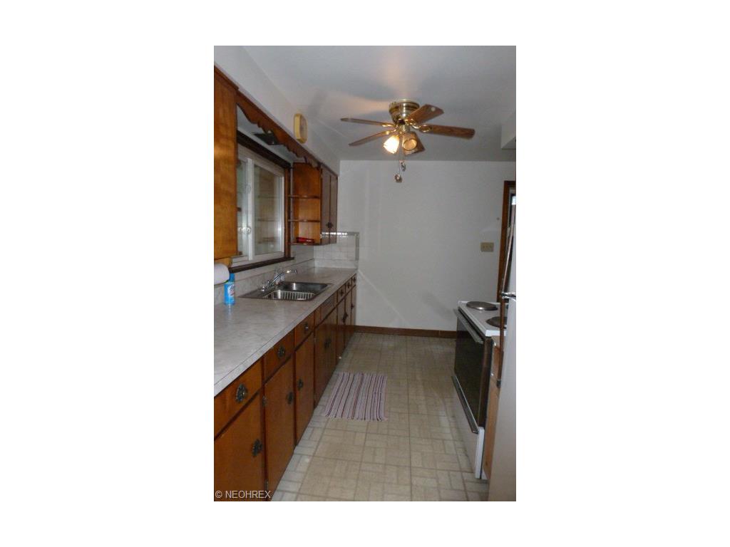 426 W Omar St, Struthers, OH 44471 photo 8
