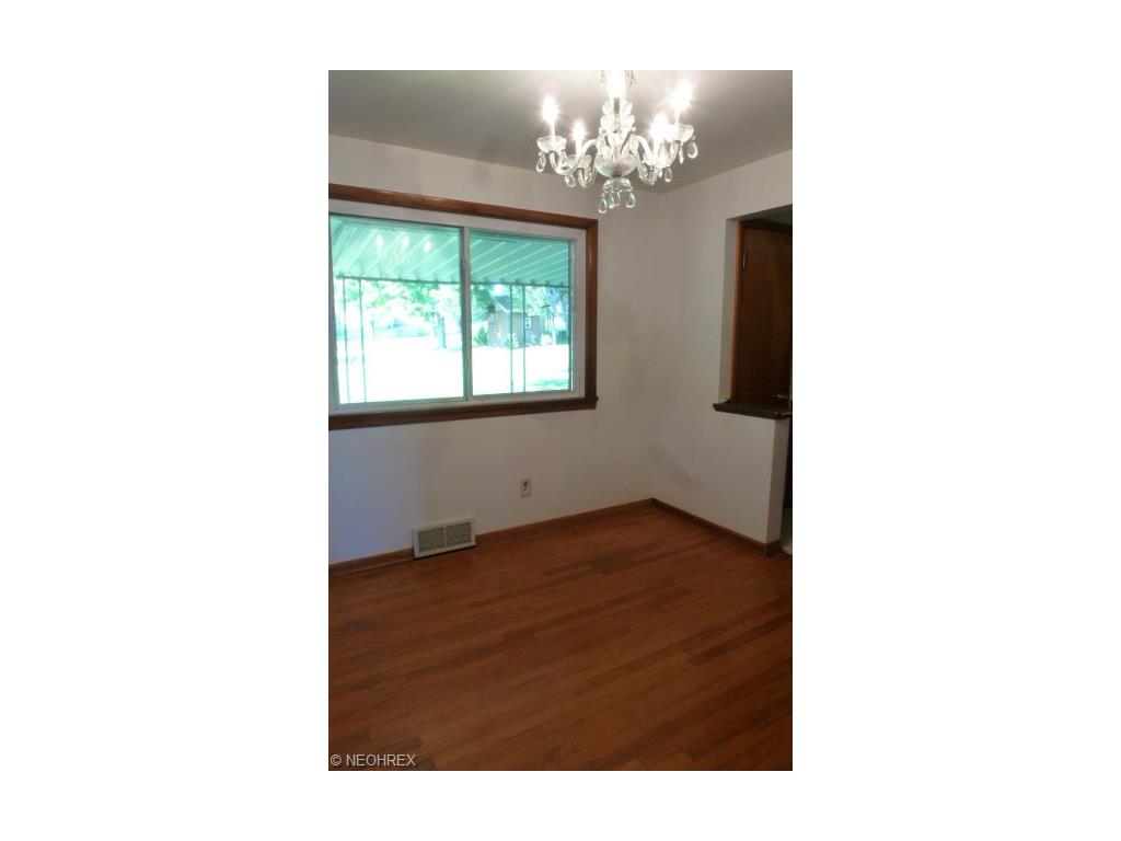 426 W Omar St, Struthers, OH 44471 photo 9