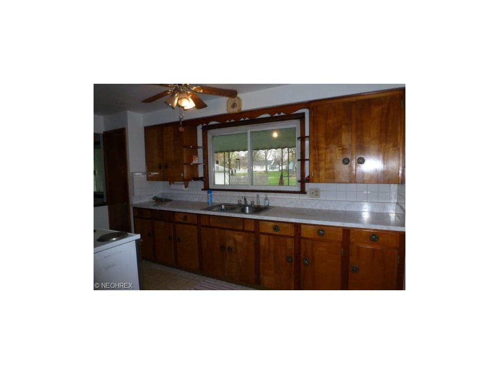 426 W Omar St, Struthers, OH 44471 photo 6