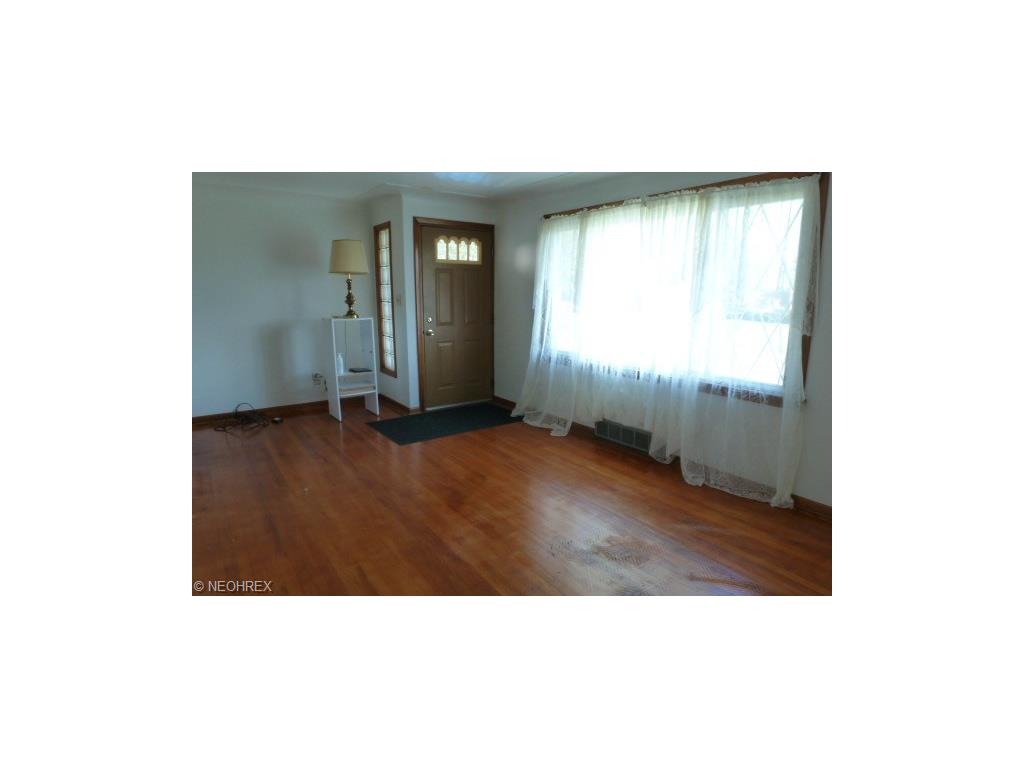 426 W Omar St, Struthers, OH 44471 photo 4