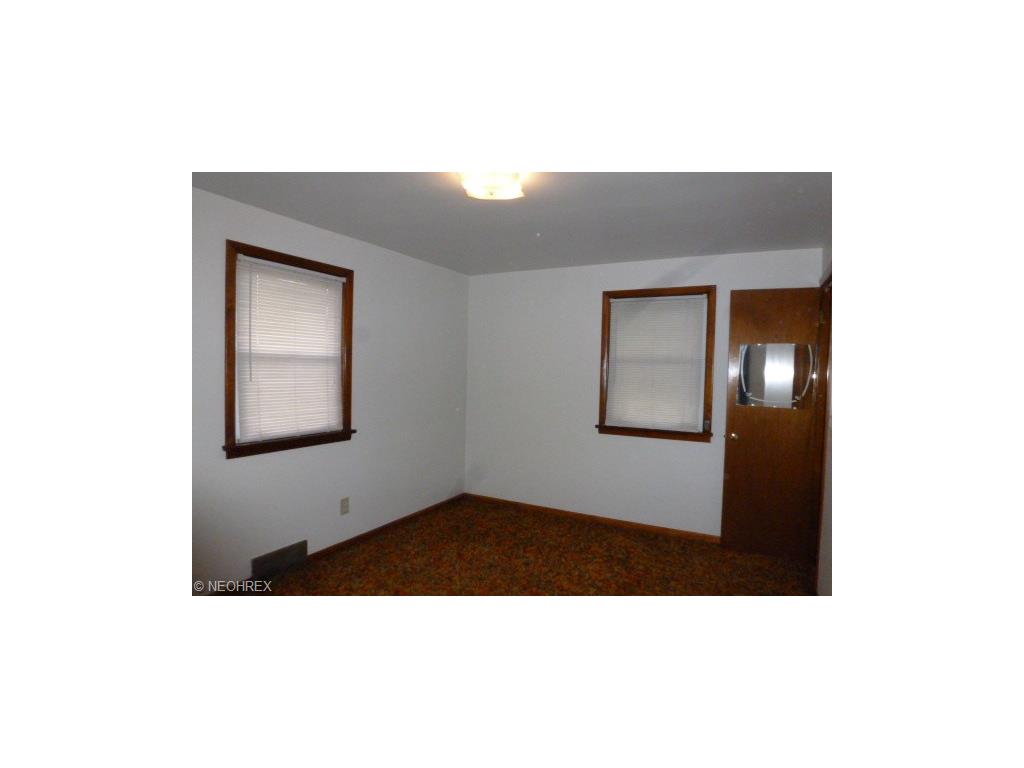 426 W Omar St, Struthers, OH 44471 photo 12