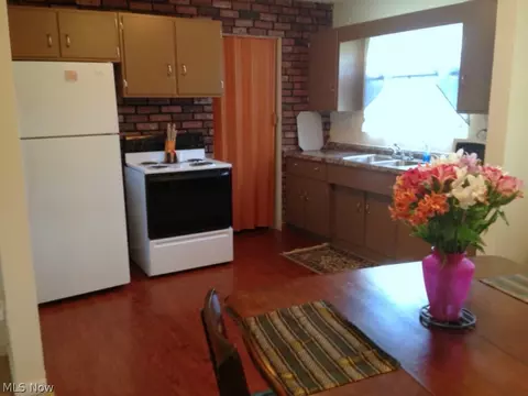 2818 Russell Rd, Ashtabula, OH 44004 photo 2