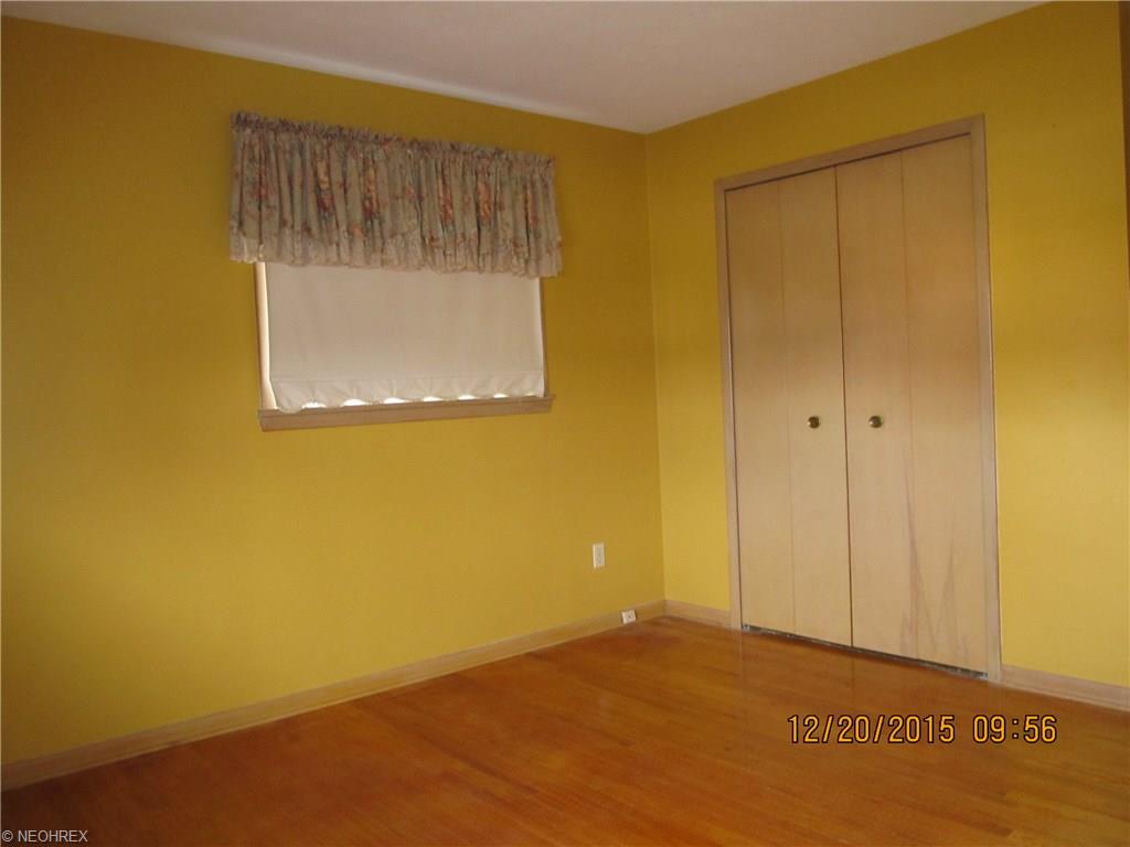 7621 Roeper Rd, Parma, OH 44134 photo 10
