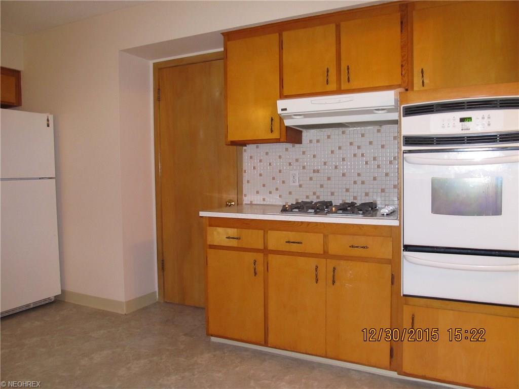 7621 Roeper Rd, Parma, OH 44134 photo 3