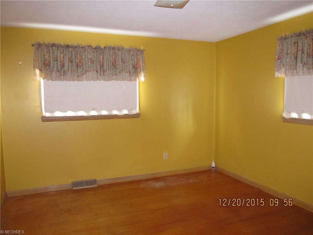 7621 Roeper Rd, Parma, OH 44134 photo 9