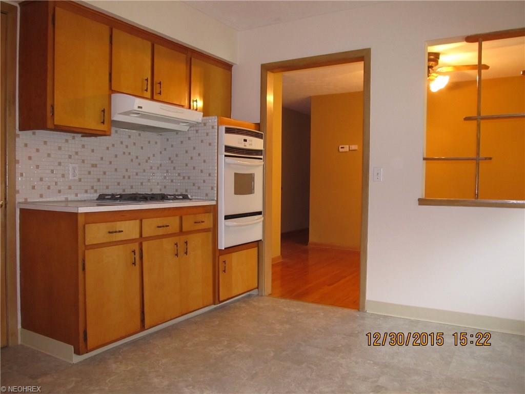 7621 Roeper Rd, Parma, OH 44134 photo 4