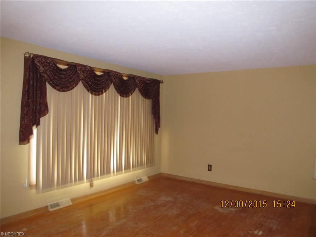 7621 Roeper Rd, Parma, OH 44134 photo 6
