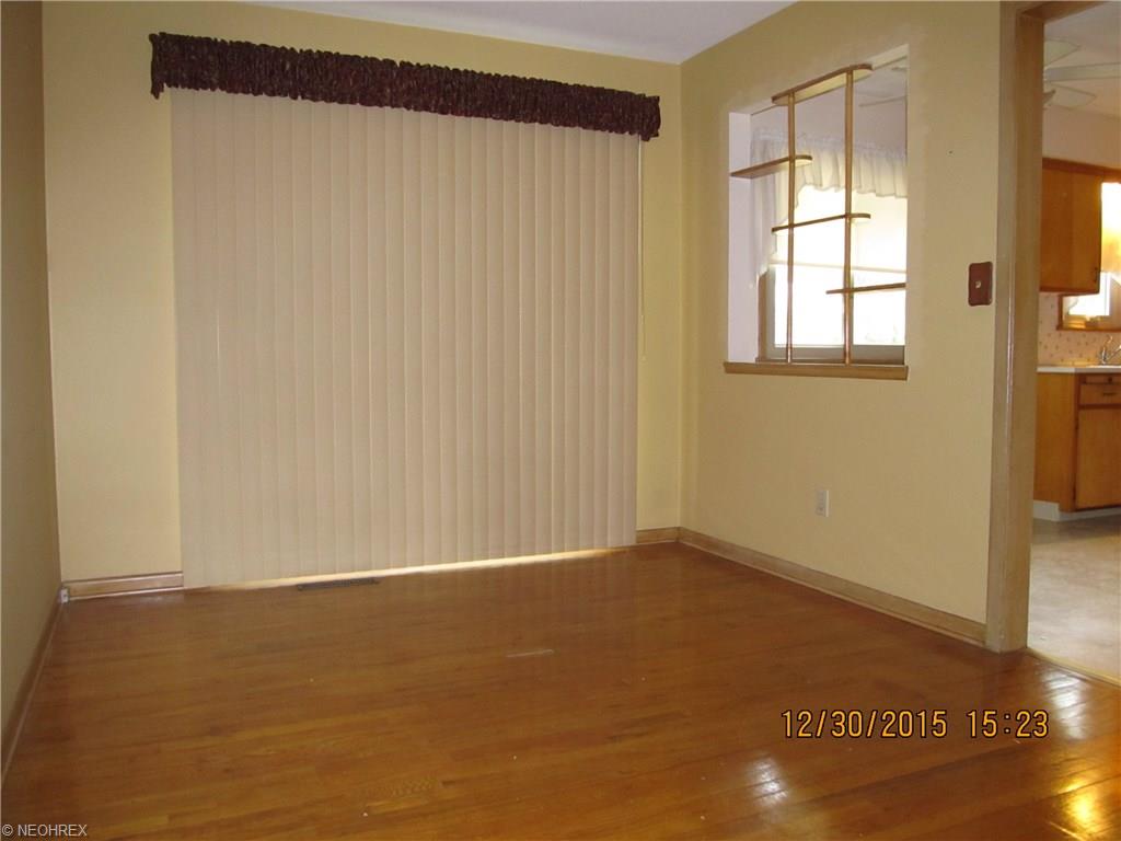 7621 Roeper Rd, Parma, OH 44134 photo 5