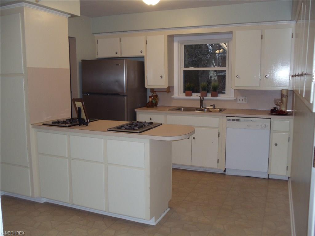4805 Eldo St, Willoughby, OH 44094 photo 9