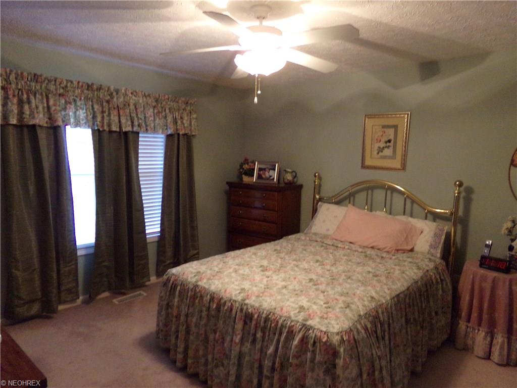 114 Gleneagle Dr, Elyria, OH 44035 photo 16