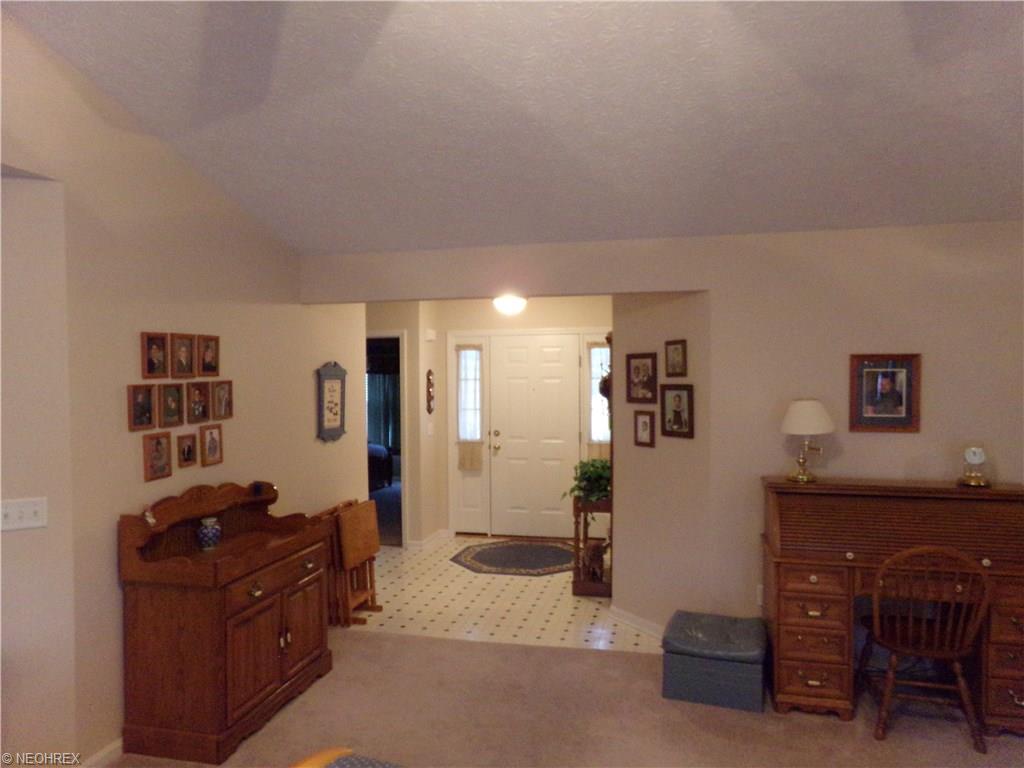 114 Gleneagle Dr, Elyria, OH 44035 photo 3