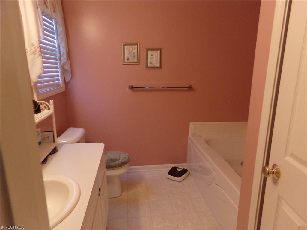 114 Gleneagle Dr, Elyria, OH 44035 photo 18