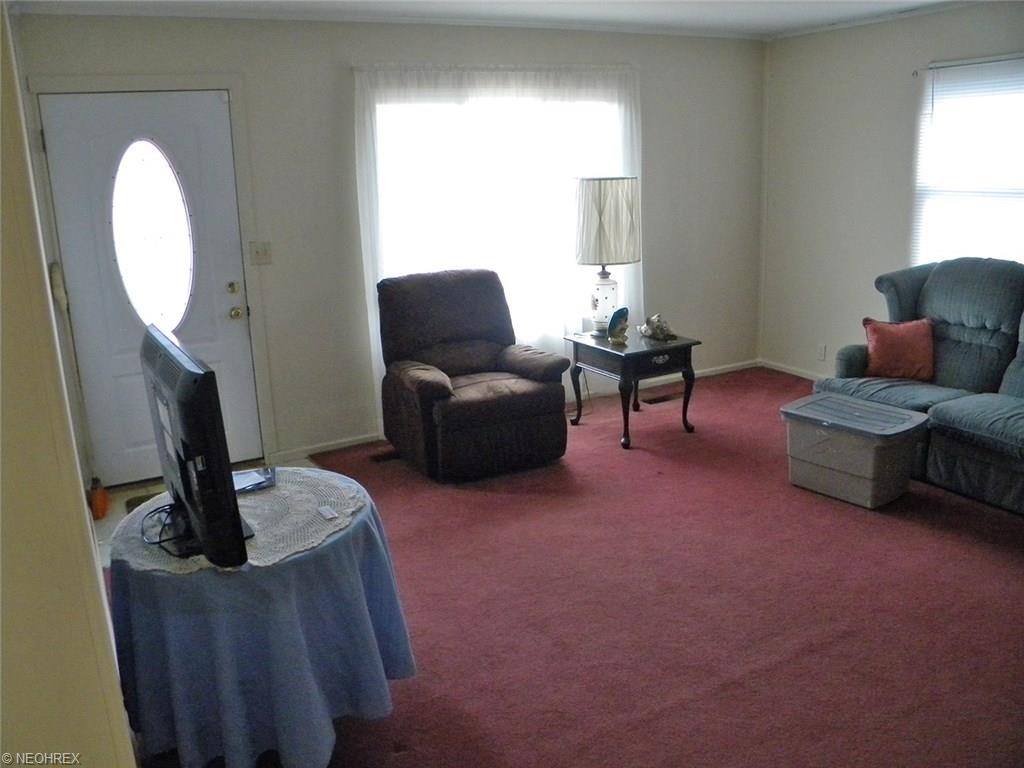 451 Olivet Dr, Elyria, OH 44035 photo 2