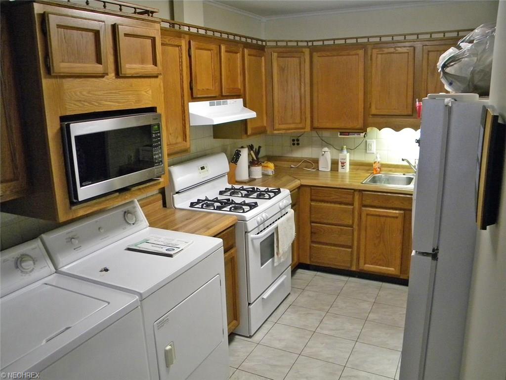 451 Olivet Dr, Elyria, OH 44035 photo 4