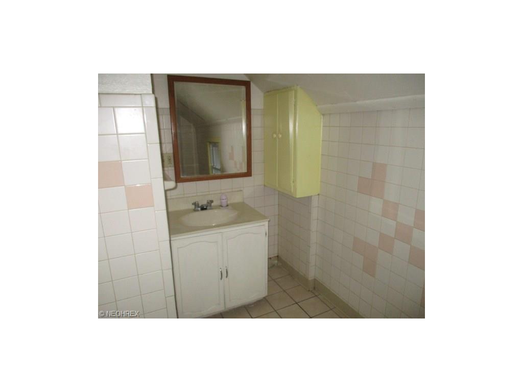 2918 Elyria Ave, Lorain, OH 44055 photo 10