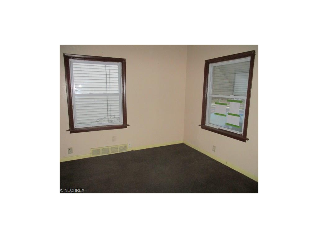 2918 Elyria Ave, Lorain, OH 44055 photo 11