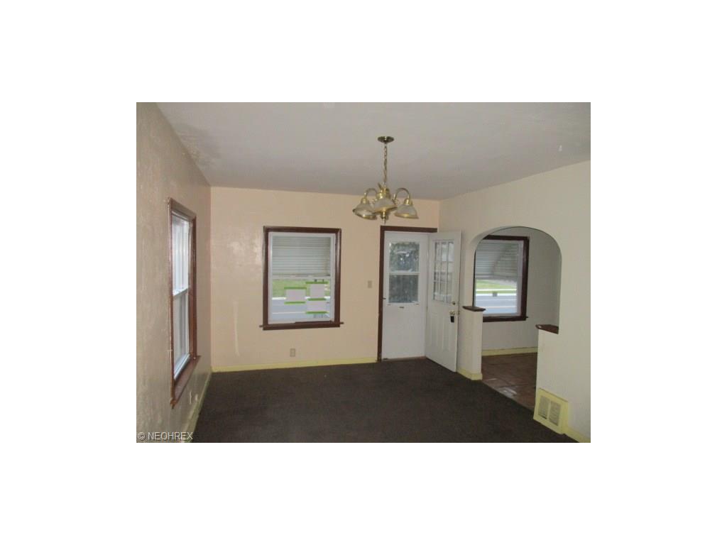2918 Elyria Ave, Lorain, OH 44055 photo 3