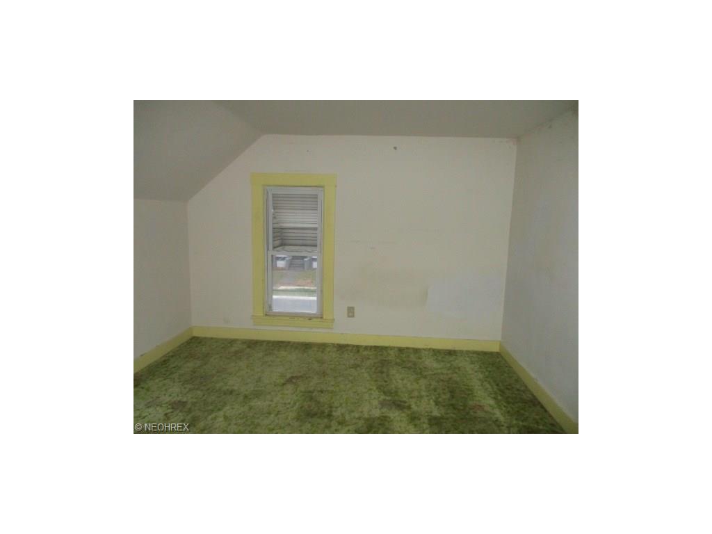 2918 Elyria Ave, Lorain, OH 44055 photo 9