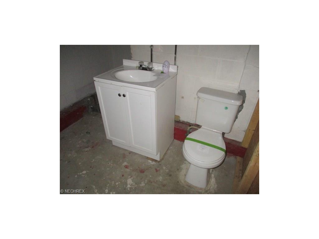 2918 Elyria Ave, Lorain, OH 44055 photo 13