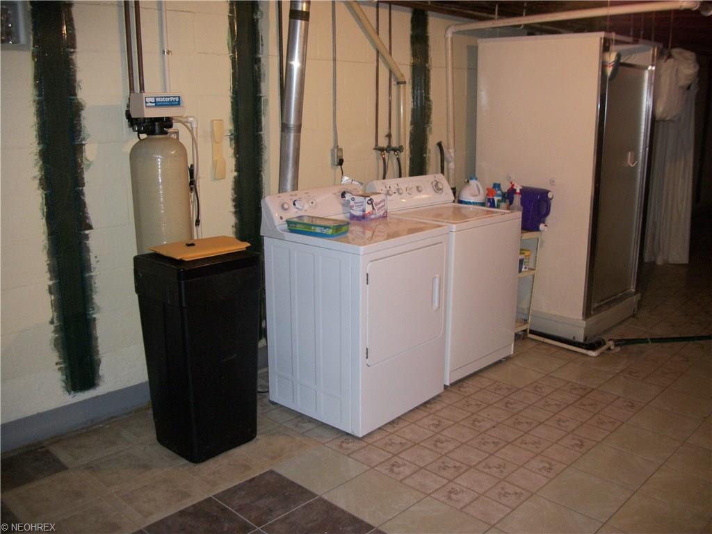 211 High St, Dover, OH 44622 photo 18