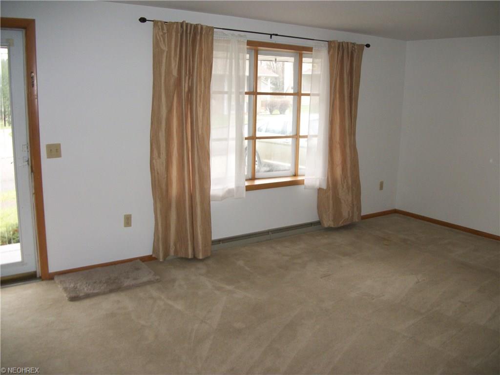 211 High St, Dover, OH 44622 photo 4