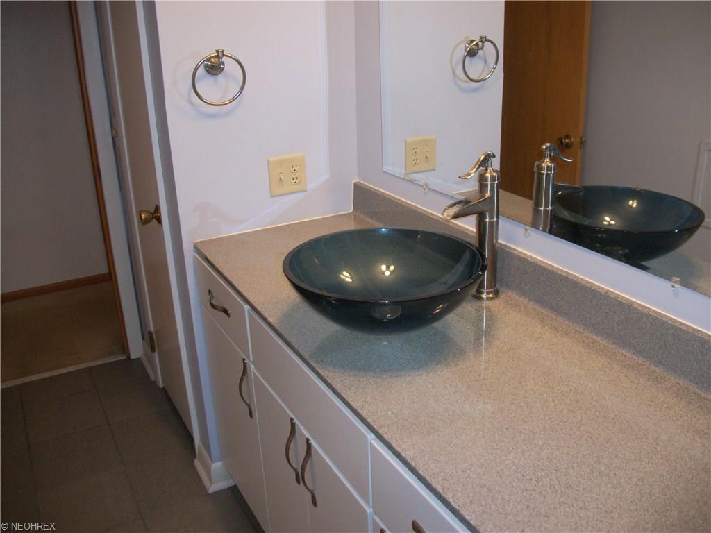 211 High St, Dover, OH 44622 photo 12