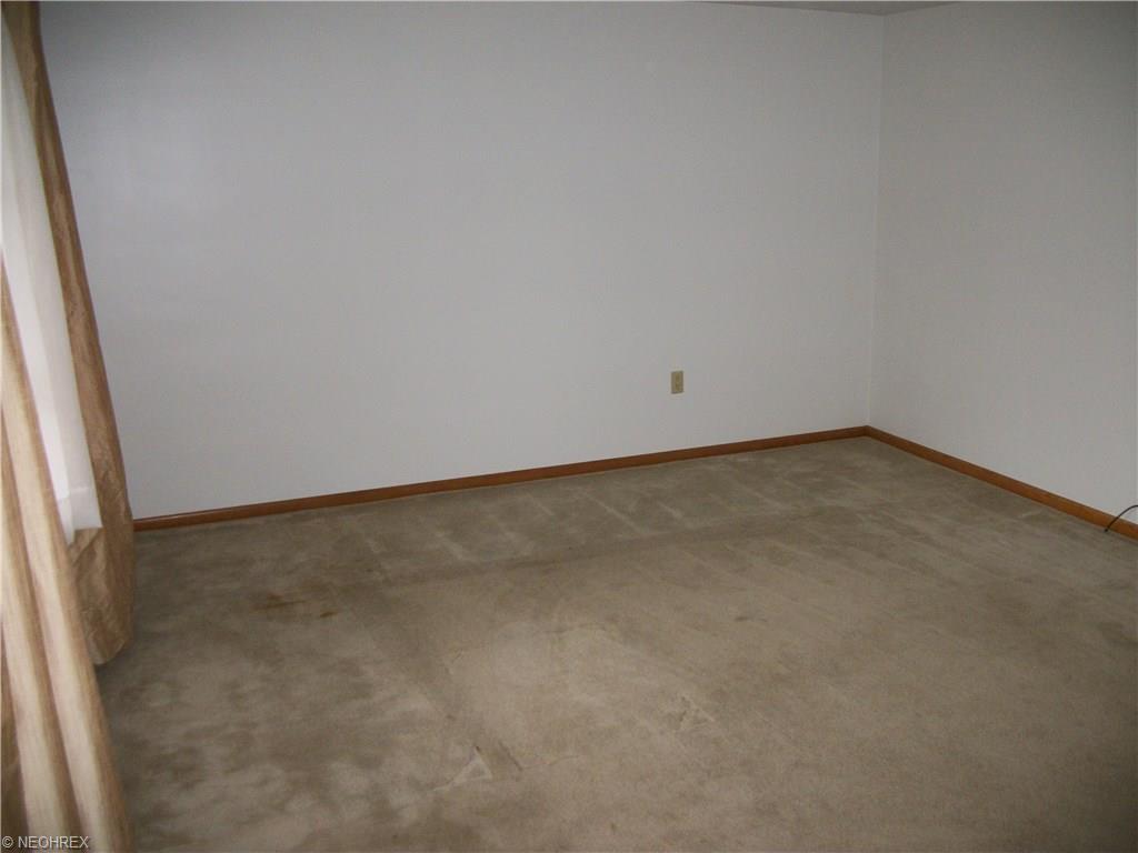 211 High St, Dover, OH 44622 photo 2
