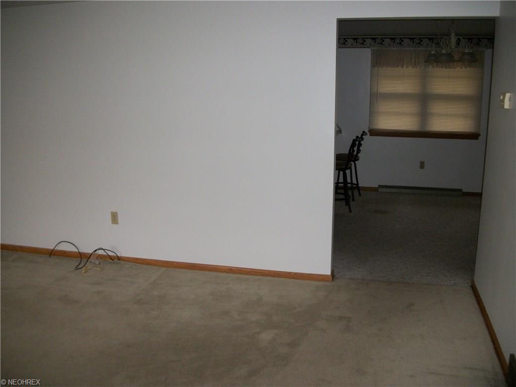 211 High St, Dover, OH 44622 photo 3