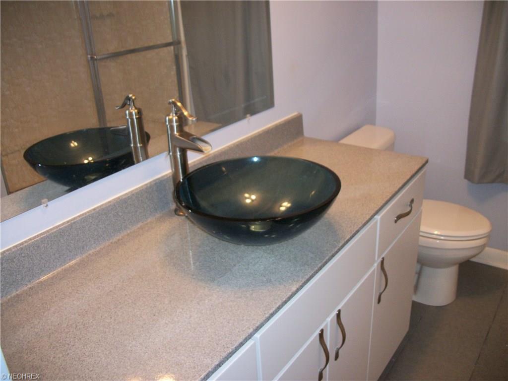 211 High St, Dover, OH 44622 photo 10