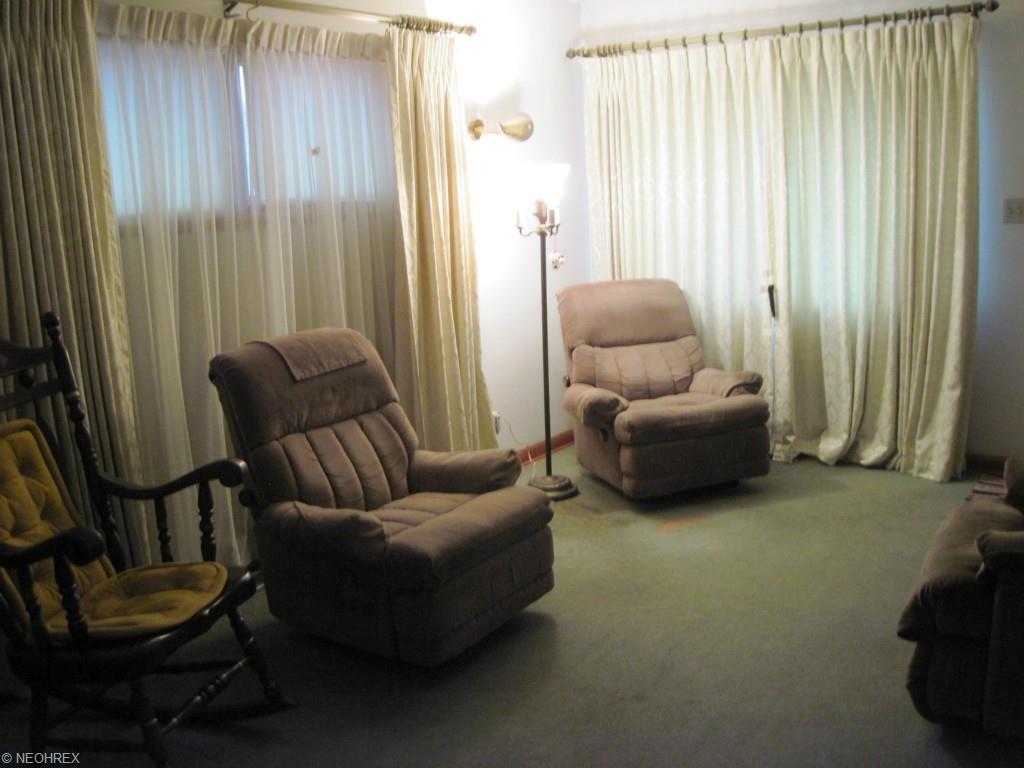 375 Celtic St, Akron, OH 44314 photo 6
