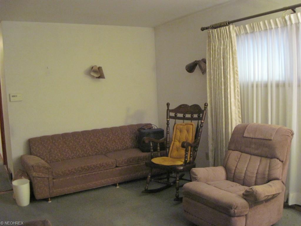 375 Celtic St, Akron, OH 44314 photo 4