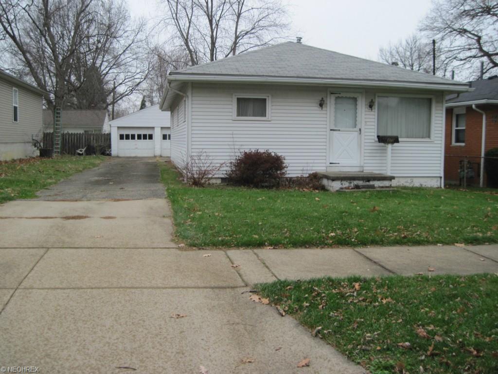 375 Celtic St, Akron, OH 44314 photo 1