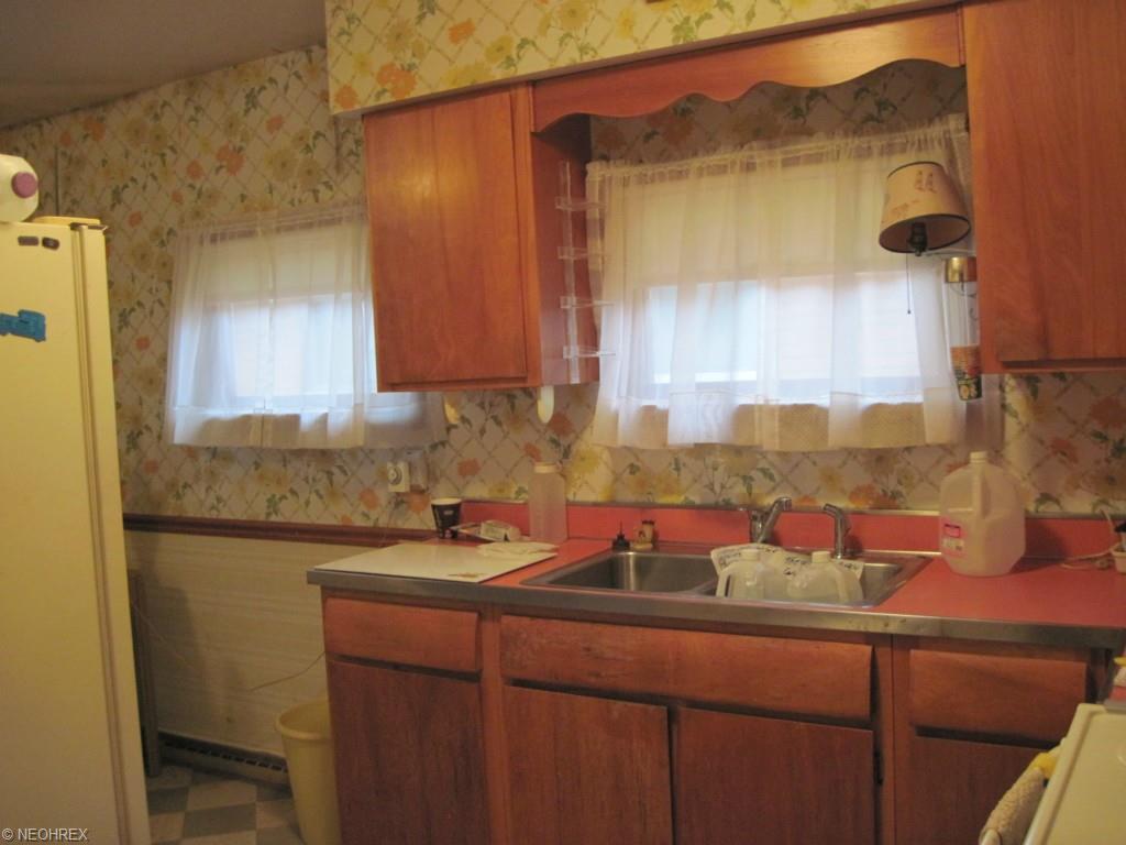 375 Celtic St, Akron, OH 44314 photo 2