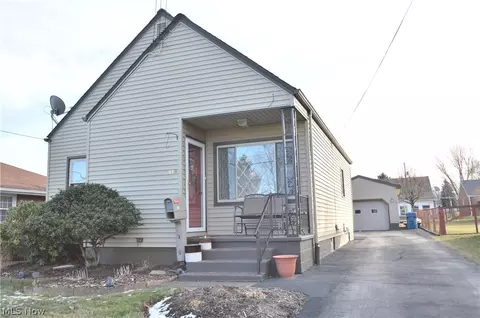 618 Como St, Struthers, OH 44471 photo 1