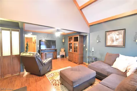 618 Como St, Struthers, OH 44471 photo 8