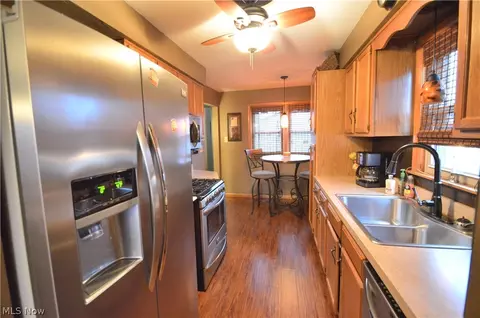 618 Como St, Struthers, OH 44471 photo 4
