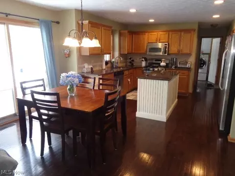 7525 Dover Ln, Parma, OH 44130 photo 7
