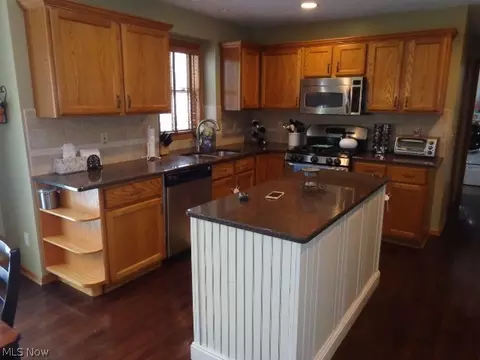 7525 Dover Ln, Parma, OH 44130 photo 5