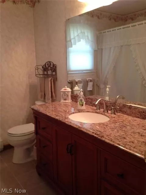 317 Crestview Dr, Elyria, OH 44035 photo 10