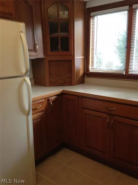 317 Crestview Dr, Elyria, OH 44035 photo 3