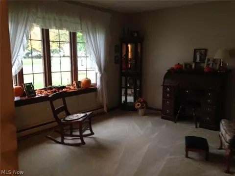 317 Crestview Dr, Elyria, OH 44035 photo 2