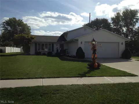 317 Crestview Dr, Elyria, OH 44035 photo 1