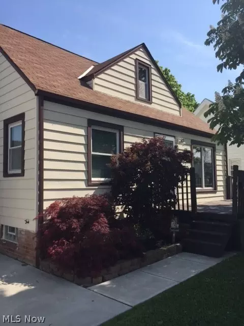 3024 Maplecrest Ave, Parma, OH 44134 photo 2