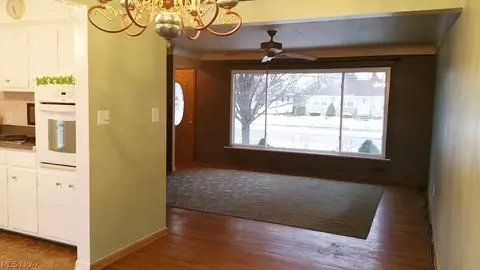 11070 Glamer Dr, Parma, OH 44130 photo 15