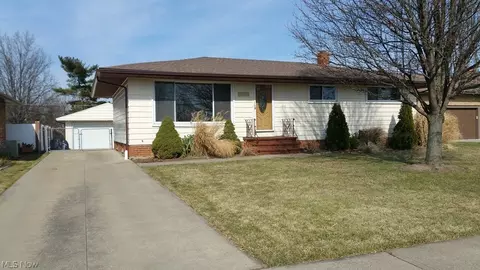 11070 Glamer Dr, Parma, OH 44130 photo 1