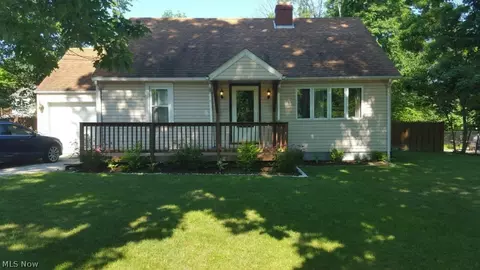 2520 Rockefeller Rd, Wickliffe, OH 44092 photo 2