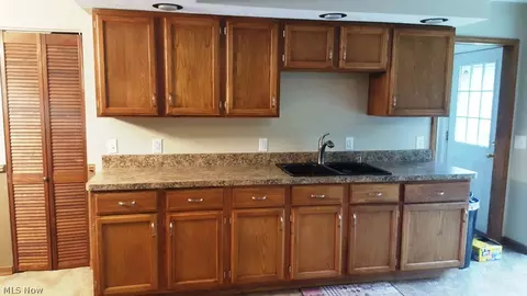 2520 Rockefeller Rd, Wickliffe, OH 44092 photo 9