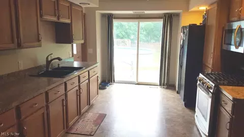 2520 Rockefeller Rd, Wickliffe, OH 44092 photo 11