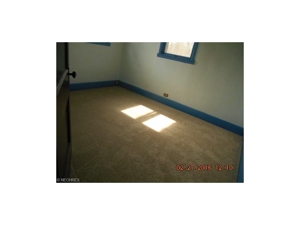 5031 Blakeslee St, Ashtabula, OH 44004 photo 3