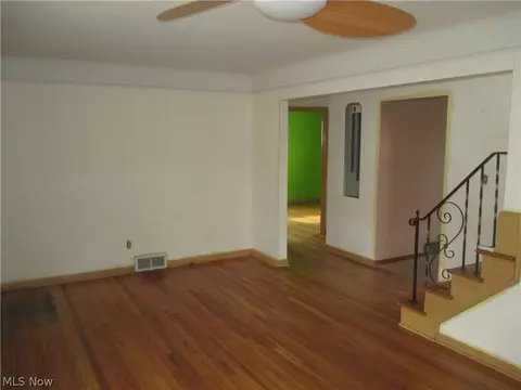 1742 Ridgeview Dr, Wickliffe, OH 44092 photo 3